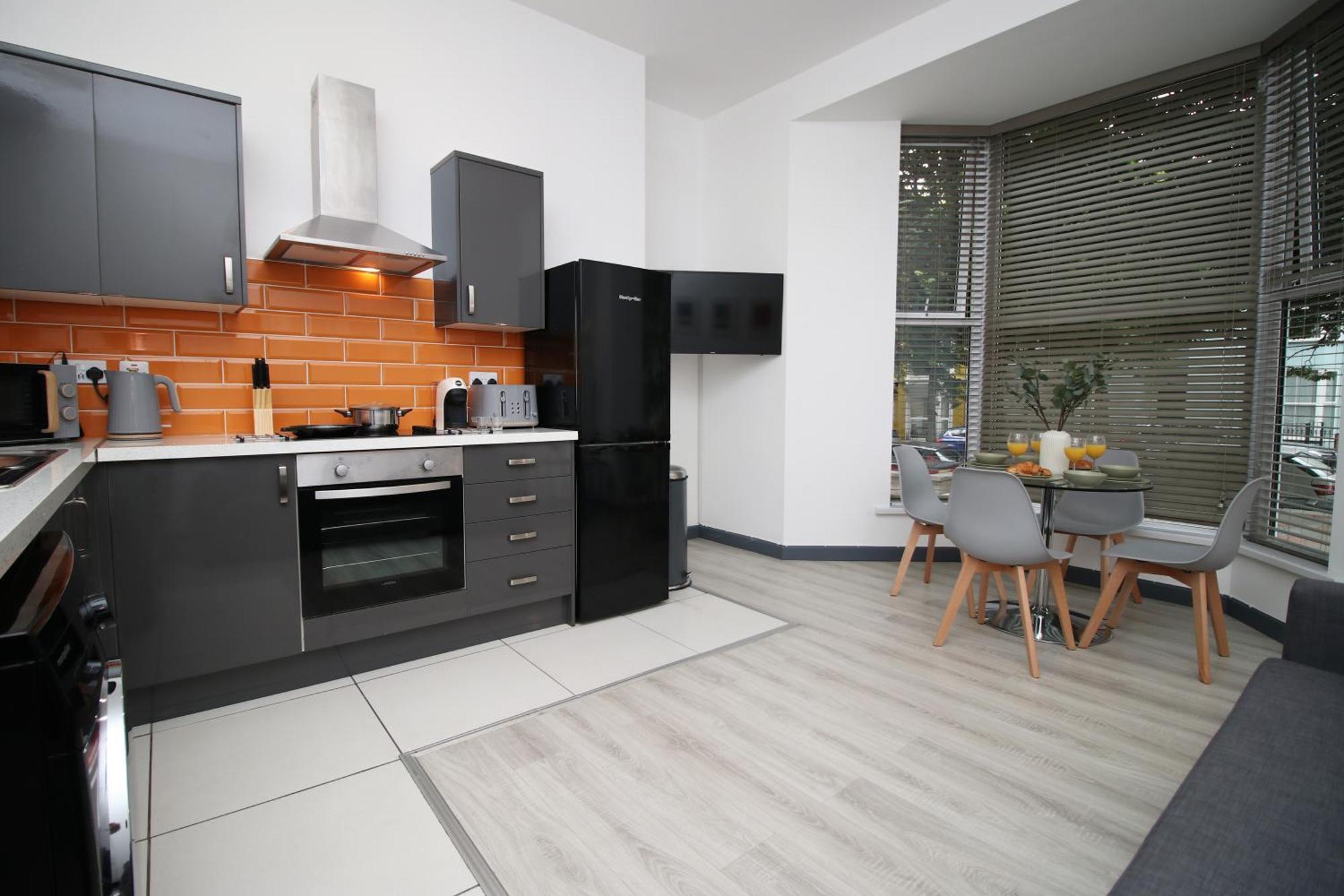 Fully Equipped Kitchen, Parking, City Centre Swansea Dış mekan fotoğraf